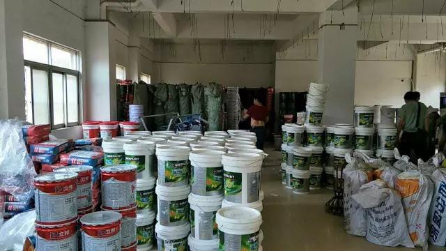港口制售假漆窝点被端,当场缴获假漆1000多桶!
