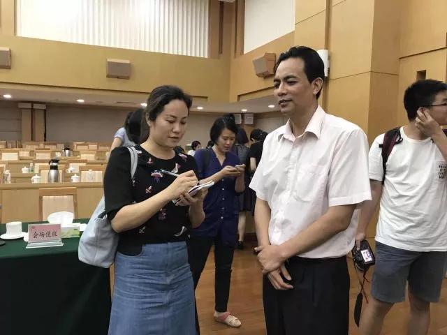 周伟建参加“粤商·省长面对面”座谈会--为广东经济发展建言献策