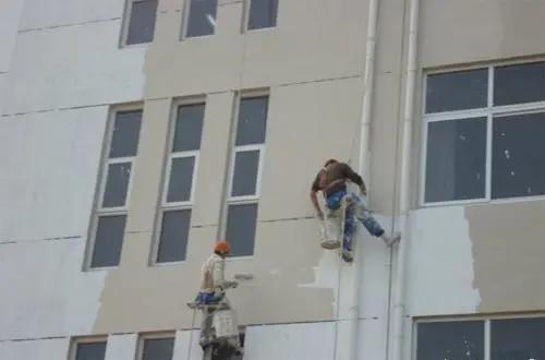 夏季外墙涂料施工,如何避免出现雨痕现象?