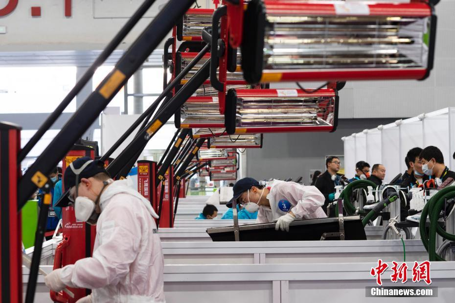 张小鹏、陈尚勇等担任中国第一届职业技能大赛涂装项目裁判长