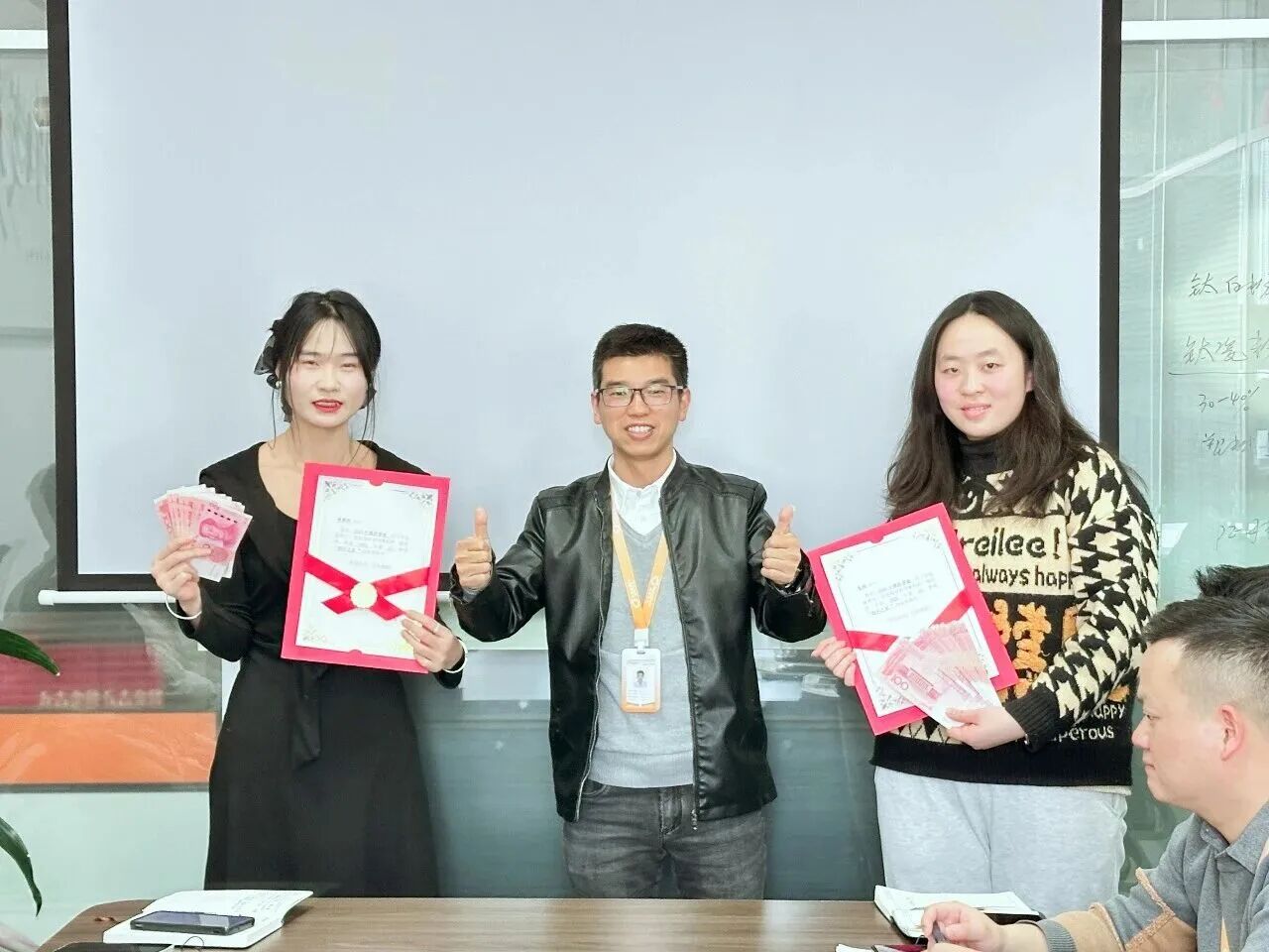 �ǹ��貣�ʵ���캽�����Ϻ���������ļ��ȡ�����֮�ǡ�����