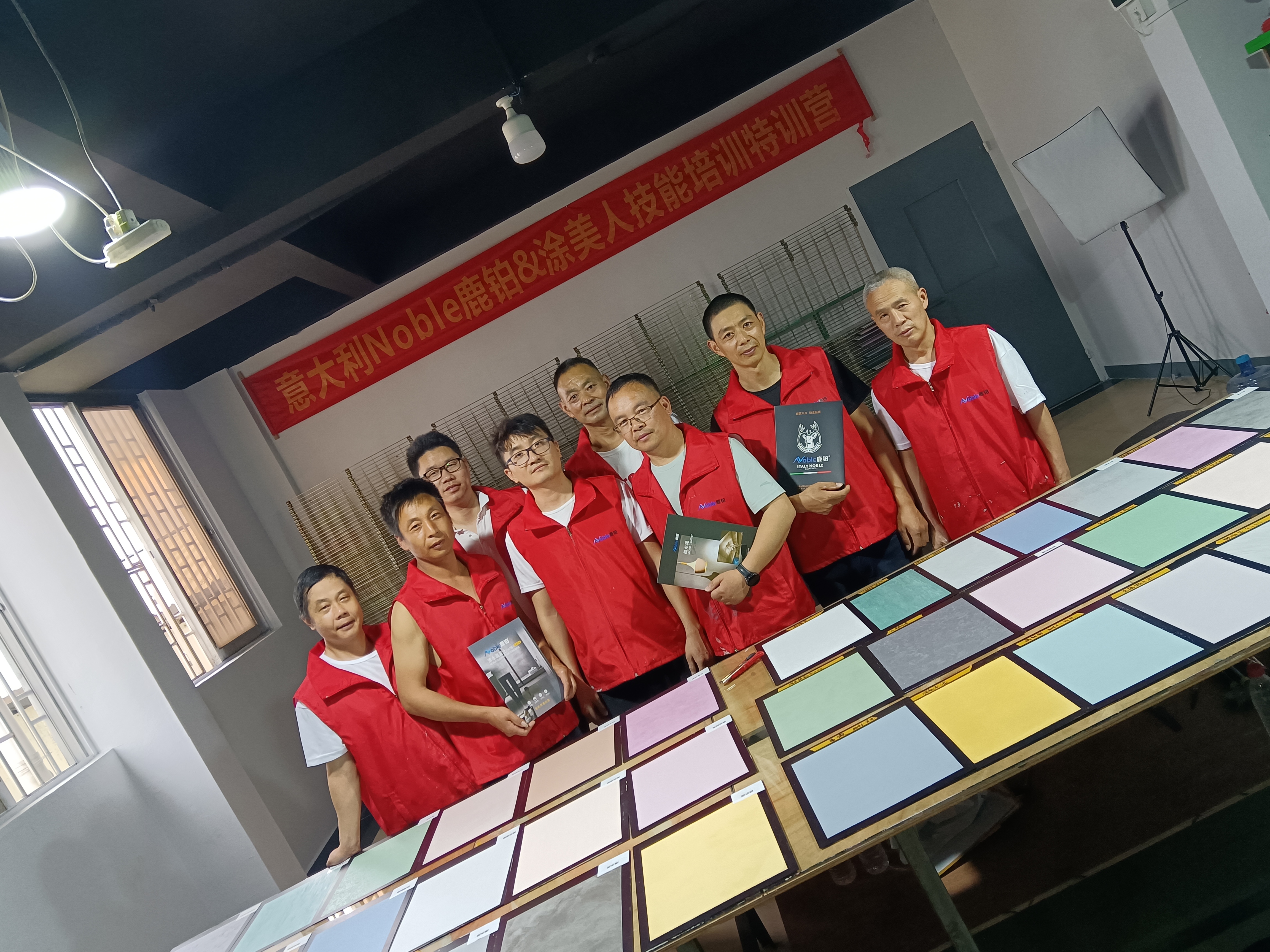 �̳������פ���ǼҾӽ���ȫ��ҵ��չó���ģ����پɷ����³���������